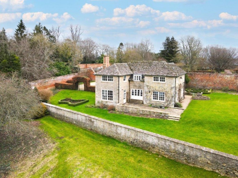 Click the photo for more details of Fairford, Gloucestershire