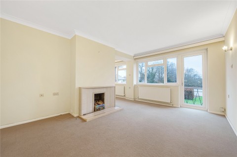 Click the photo for more details of 39a Parkwood Avenue, Esher, Surrey, KT10