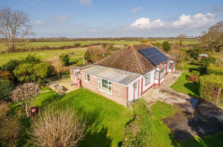 Click the photo for more details of Bracklesham Lane, Bracklesham Bay, PO20