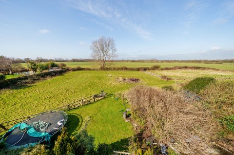 Click the photo for more details of Bracklesham Lane, Bracklesham Bay, PO20
