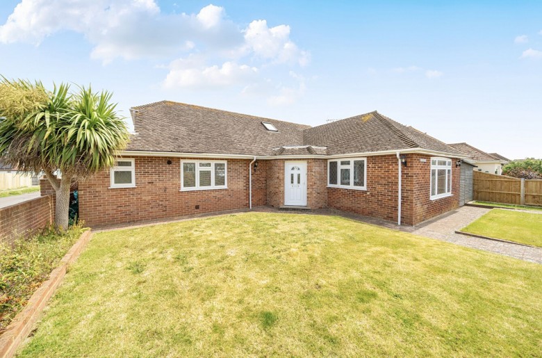 Click the photo for more details of Southern Road, Selsey, PO20