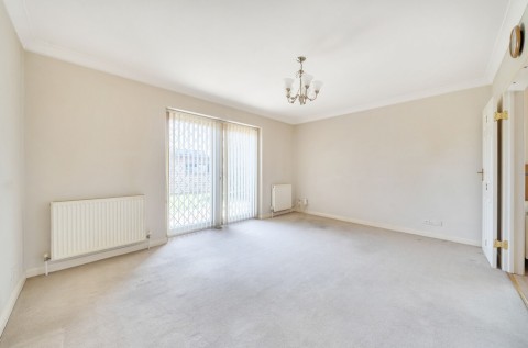 Click the photo for more details of Southern Road, Selsey, PO20