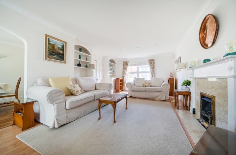 Click the photo for more details of Wychwood Walk, Craigweil, PO21
