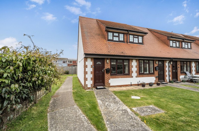 Click the photo for more details of Off Manor Farm Court, Selsey, PO20