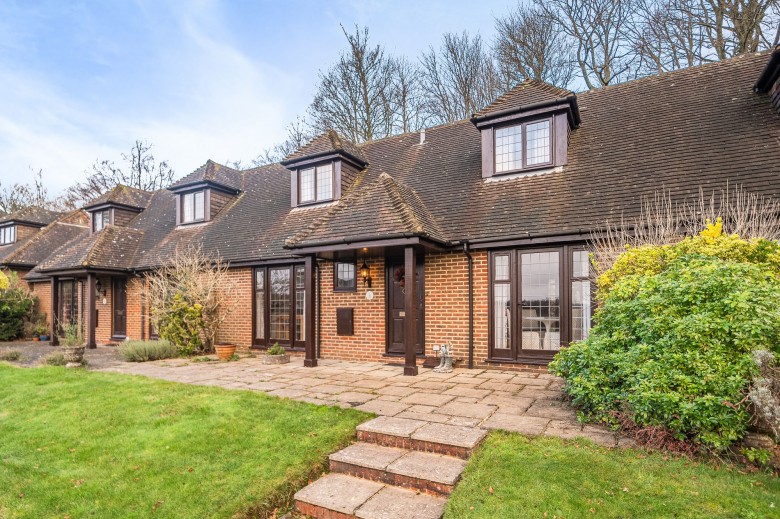 Click the photo for more details of Fernden Heights, Haslemere, GU27