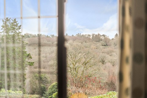 Click the photo for more details of Fernden Heights, Haslemere, GU27