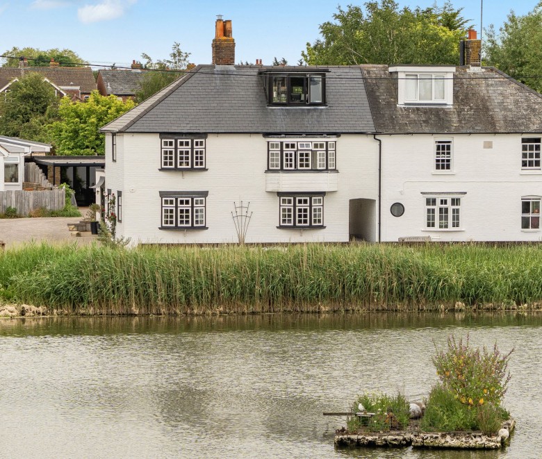 Click the photo for more details of Slipper Road, Emsworth, PO10