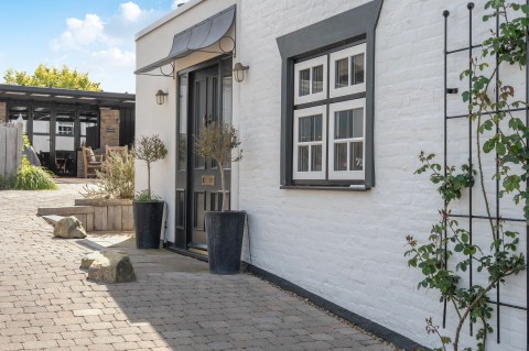 Click the photo for more details of Slipper Road, Emsworth, PO10