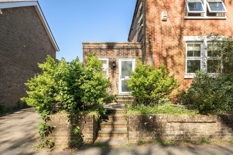 Click the photo for more details of London Road, Pulborough, RH20