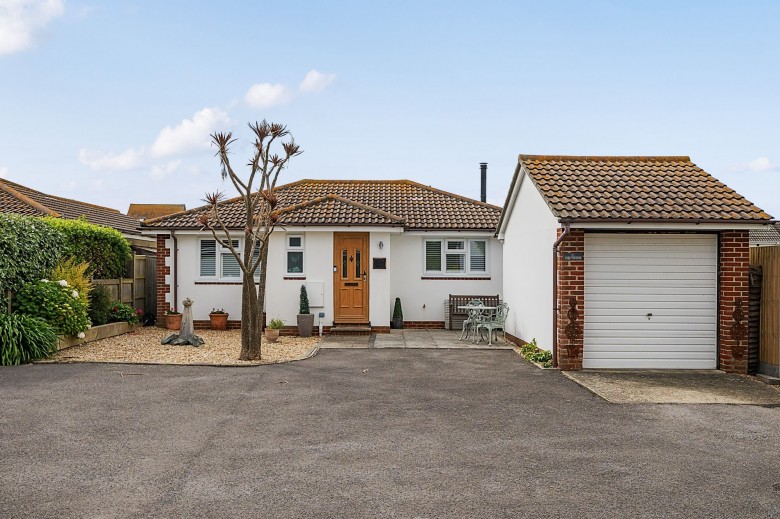Click the photo for more details of Old Farm Close, Bracklesham Bay, PO20