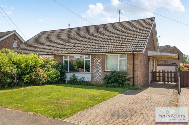 Click the photo for more details of Barnside Way, Liss, GU33