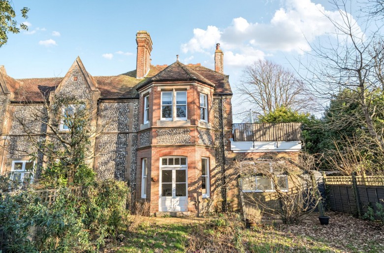 Click the photo for more details of Walton Lane, Bosham, PO18