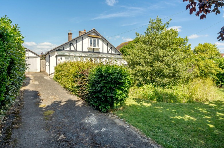 Click the photo for more details of Grafton Road, Selsey, PO20