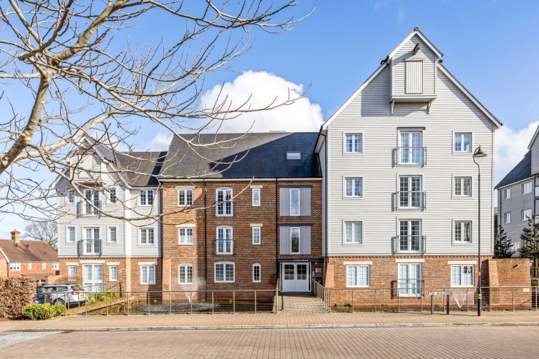 Click the photo for more details of The Boulevard, Horsham, RH12