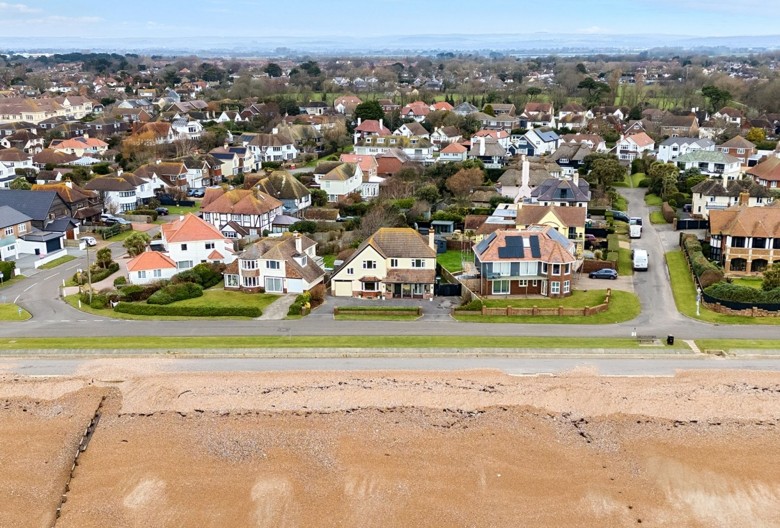 Click the photo for more details of Strand Way, Felpham, PO22