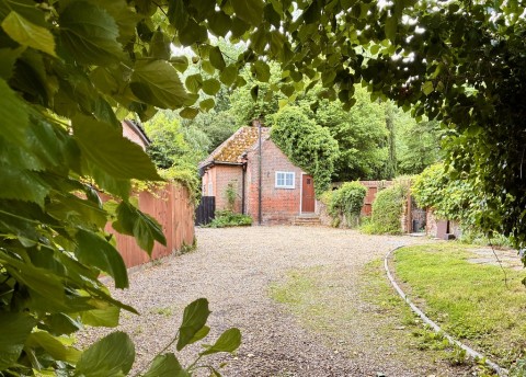 Click the photo for more details of Mockbeggars Cottage, Ipswich