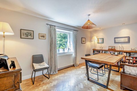 Click the photo for more details of Farndon, Cheshire