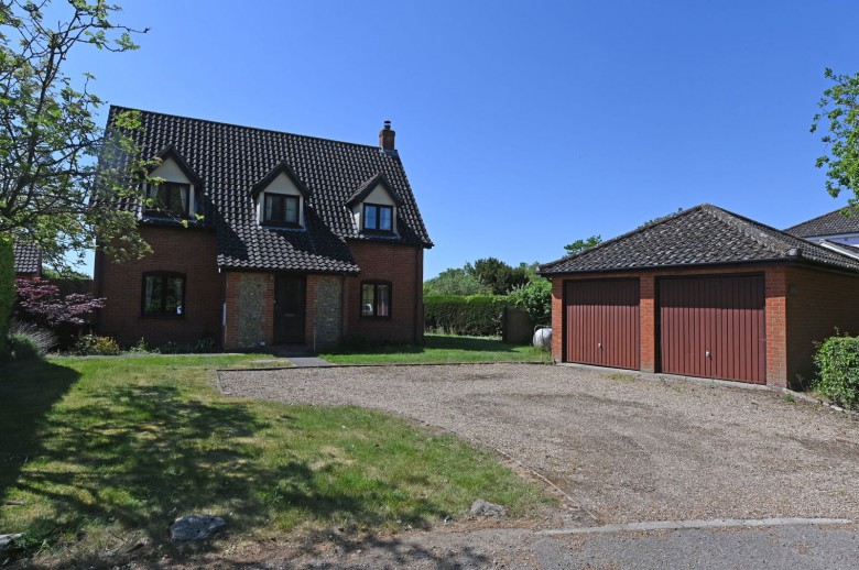Click the photo for more details of Wortham, Near Diss, Suffolk
