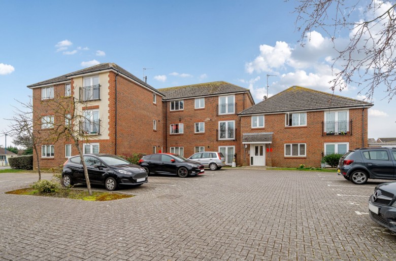 Click the photo for more details of Manor Road, Selsey, PO20