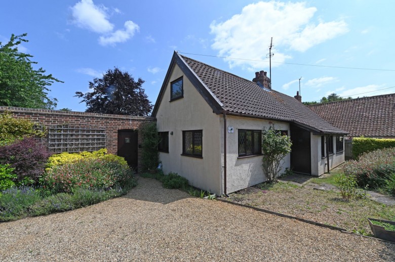 Click the photo for more details of Hollesley, Near Woodbridge, Suffolk