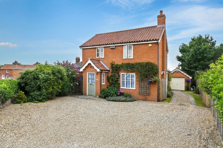 Click the photo for more details of Knodishall, Near The Heritage Coast, Suffolk