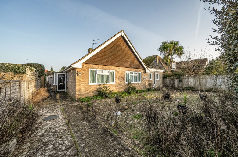 Click the photo for more details of Bonnar Road, Selsey, PO20