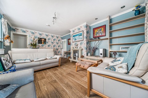 Click the photo for more details of Bonnar Road, Selsey, PO20