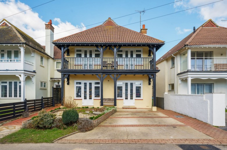 Click the photo for more details of Aldwick Avenue, Aldwick, PO21