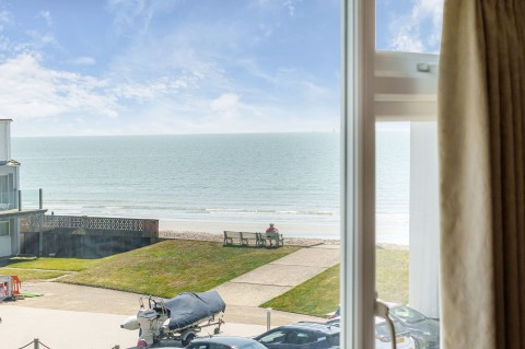Click the photo for more details of Marineside, Bracklesham Bay, PO20