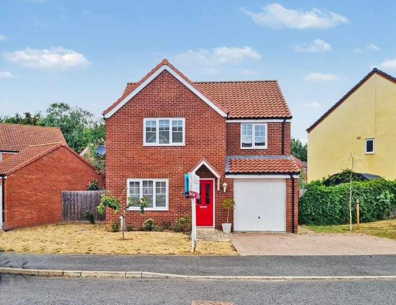 Click the photo for more details of Dowsing Road, Framlingham, Suffolk