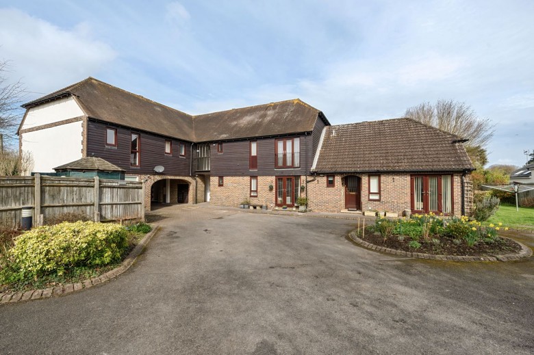 Click the photo for more details of Farm Close, Barns Green, RH13