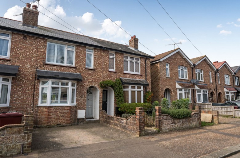 Click the photo for more details of Winden Avenue, Chichester, PO19