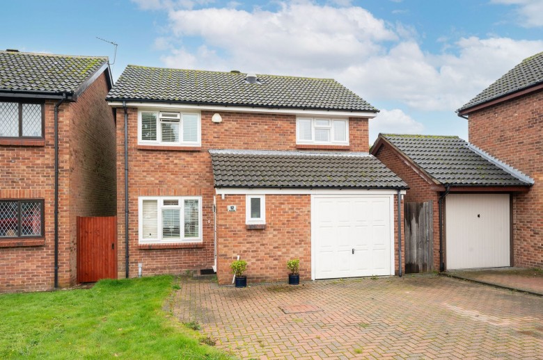 Click the photo for more details of Brook Road, Horsham, RH12