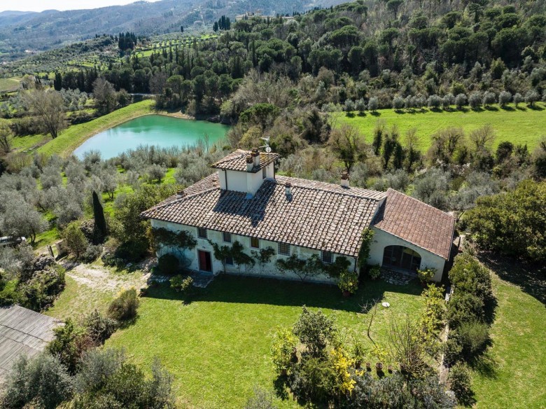 Click the photo for more details of Villa Rignano Chianti, Florence, Chianti region, Tuscany