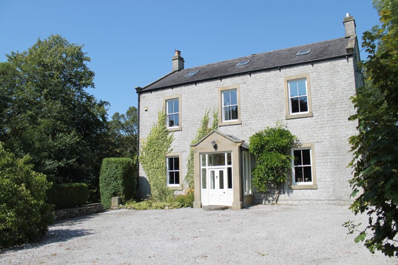 Click the photo for more details of Manchester Road, Tideswell, Buxton