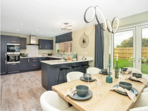 Click the photo for more details of Fontwell Avenue, Eastergate, PO20