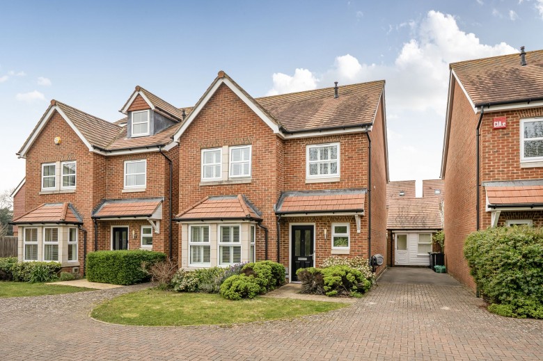 Click the photo for more details of Cuckoo Close, Emsworth, PO10