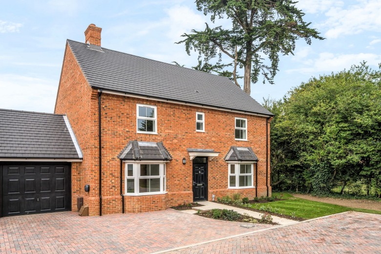 Click the photo for more details of North End Road, Yapton, BN18