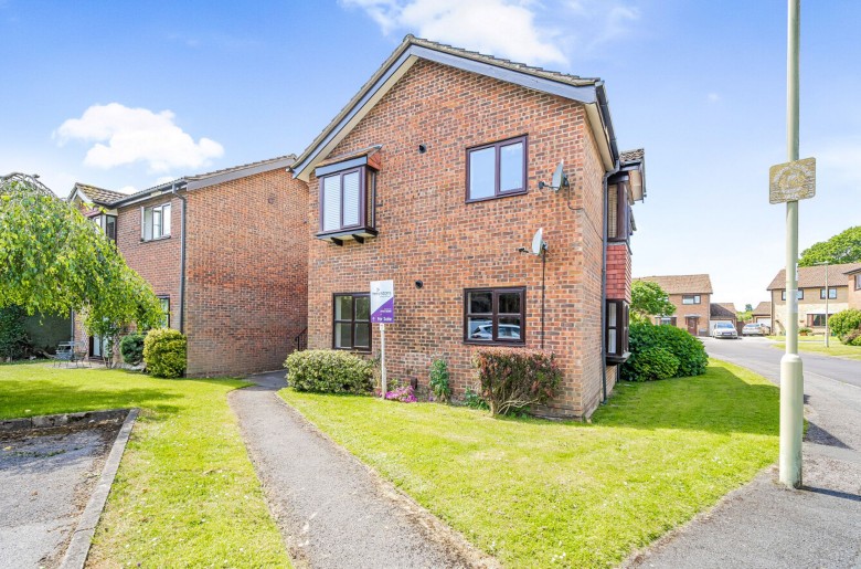 Click the photo for more details of Hoadlands, Petersfield, GU31