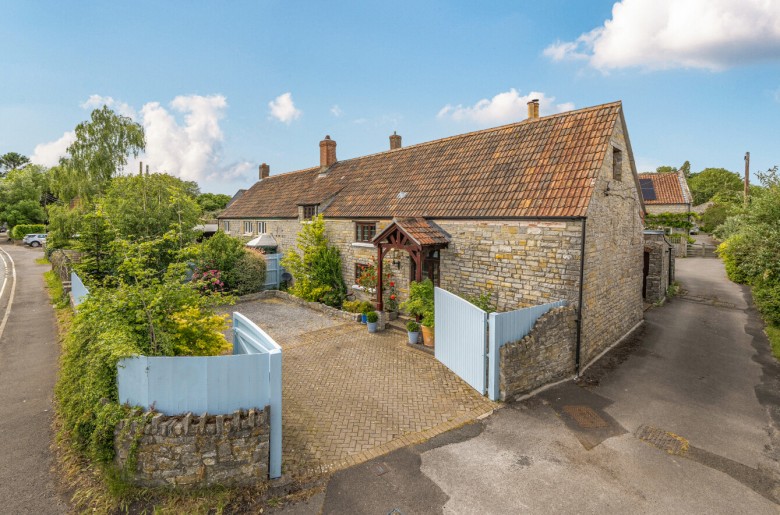 Click the photo for more details of Taunton Road, Pedwell