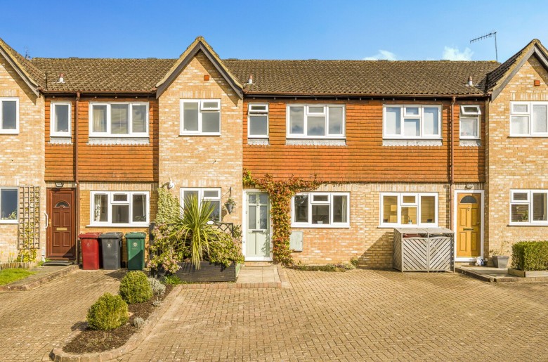 Click the photo for more details of Pegasus Close, Haslemere, GU27