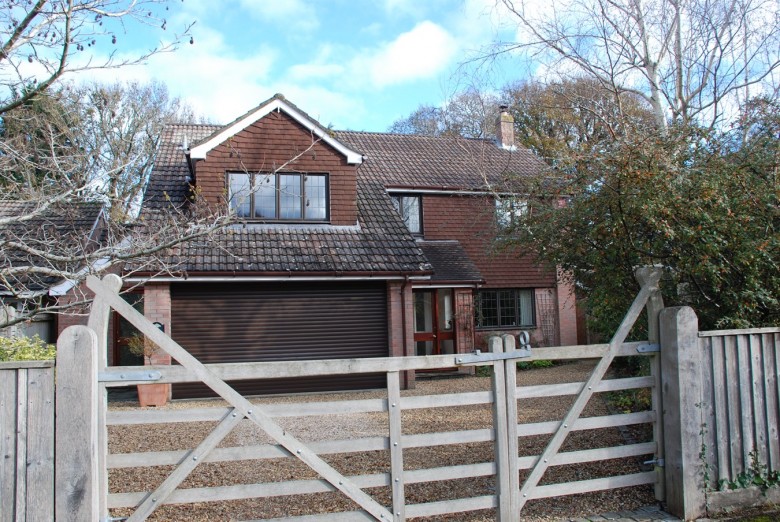 Click the photo for more details of New Forest Drive, Brockenhurst, SO42