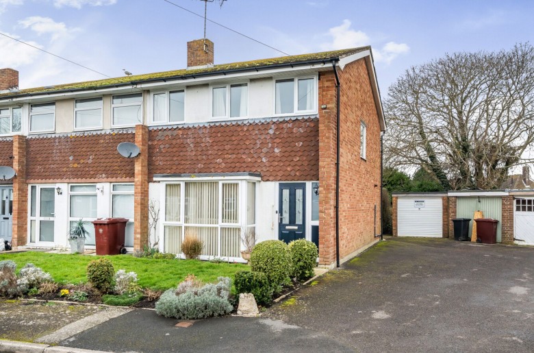 Click the photo for more details of Elm Tree Close, Selsey, PO20