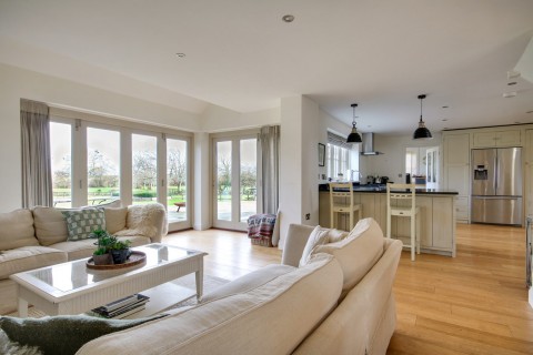 Click the photo for more details of Holly Lane, Pilley, Lymington, SO41