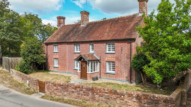 Click the photo for more details of Cowpitts Lane, Ringwood, BH24