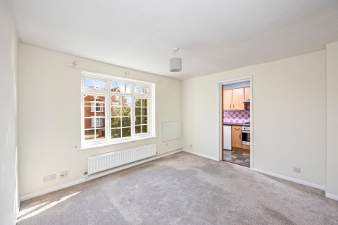 Click the photo for more details of Abbotsbury Court, Horsham, RH13