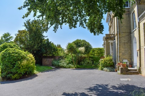 Click the photo for more details of Highfield, Lymington, SO41