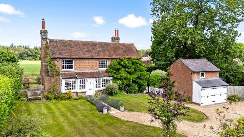 Click the photo for more details of Pound Lane, Mannings Heath, RH13