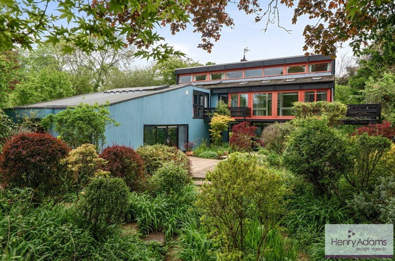 Click the photo for more details of Winchester Road, Petersfield, GU32