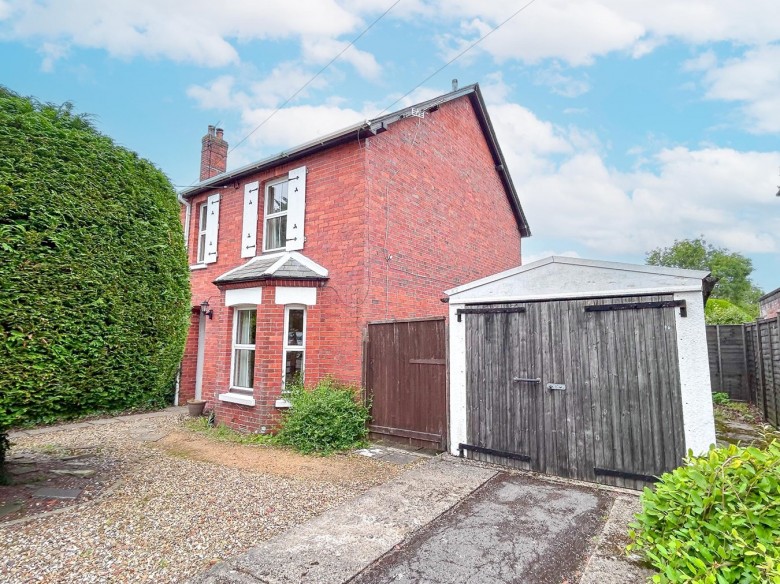 Click the photo for more details of Tattenham Road, Brockenhurst, SO42
